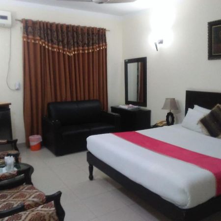 Tourist Inn Hotel ลาฮอร์ ภายนอก รูปภาพ