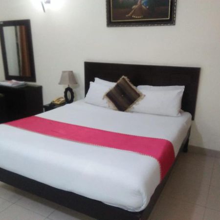 Tourist Inn Hotel ลาฮอร์ ภายนอก รูปภาพ