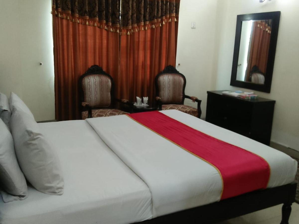 Tourist Inn Hotel ลาฮอร์ ภายนอก รูปภาพ