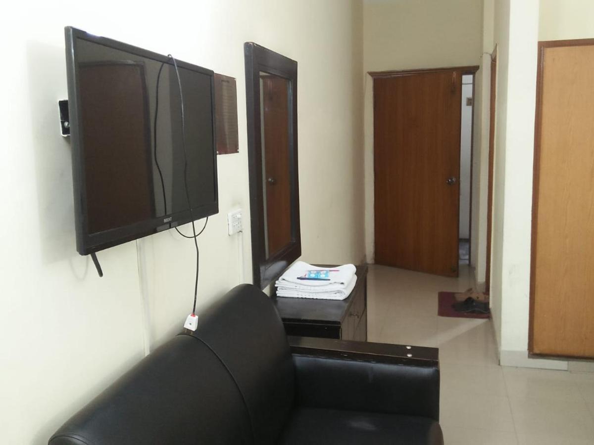 Tourist Inn Hotel ลาฮอร์ ภายนอก รูปภาพ