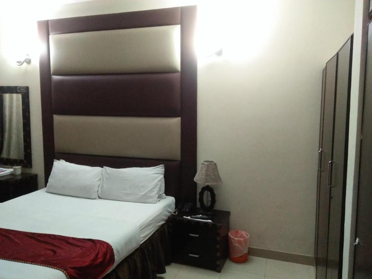 Tourist Inn Hotel ลาฮอร์ ภายนอก รูปภาพ
