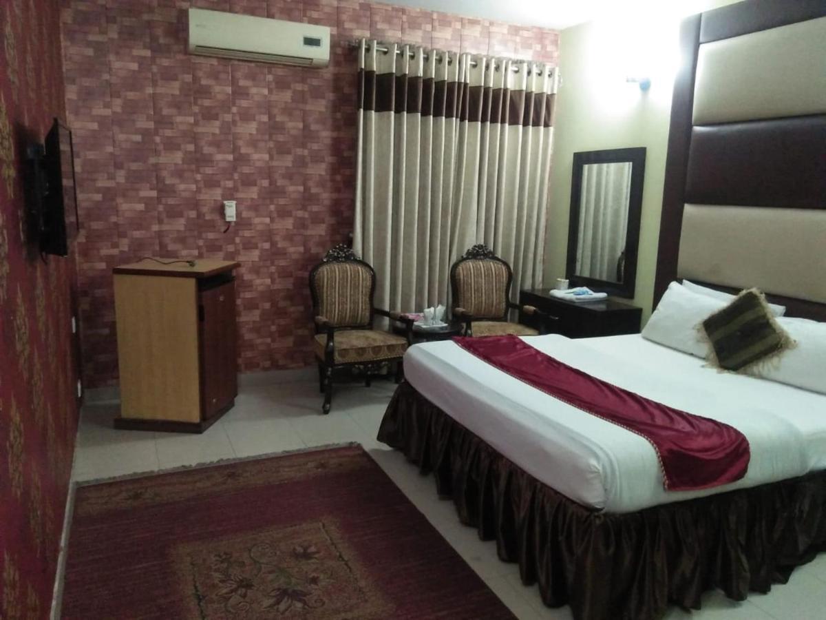 Tourist Inn Hotel ลาฮอร์ ภายนอก รูปภาพ