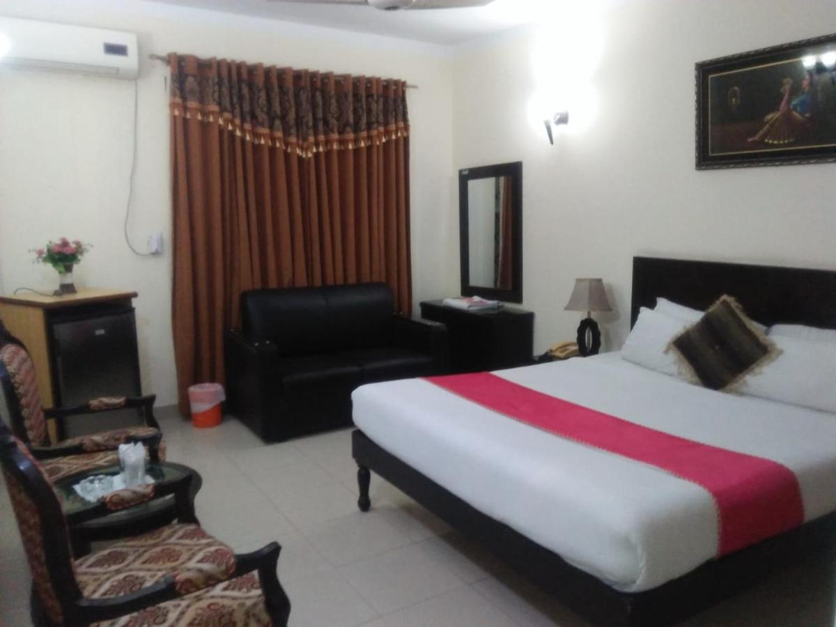 Tourist Inn Hotel ลาฮอร์ ภายนอก รูปภาพ