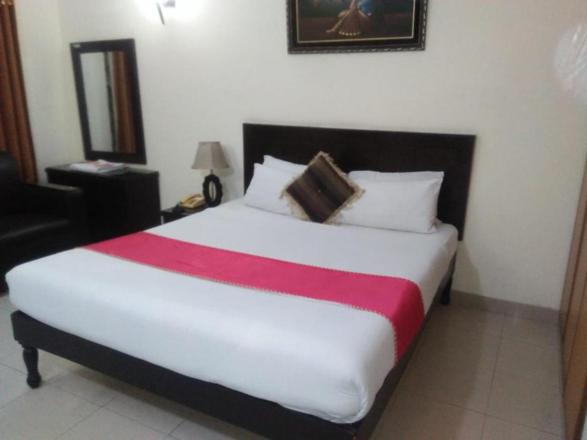Tourist Inn Hotel ลาฮอร์ ภายนอก รูปภาพ