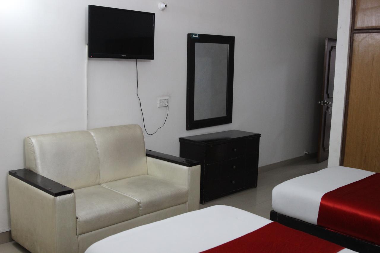 Tourist Inn Hotel ลาฮอร์ ภายนอก รูปภาพ