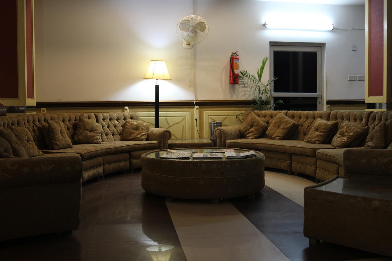 Tourist Inn Hotel ลาฮอร์ ภายนอก รูปภาพ