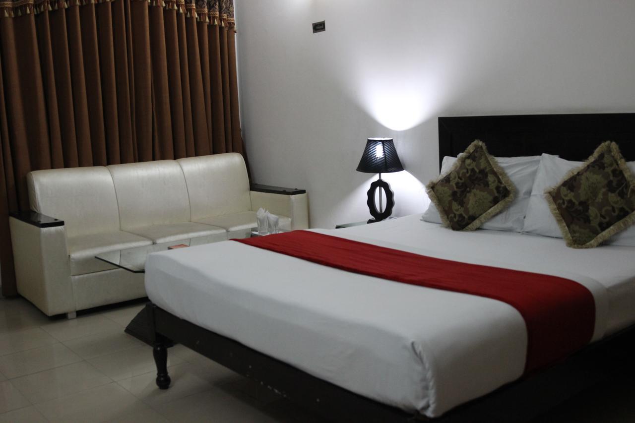 Tourist Inn Hotel ลาฮอร์ ภายนอก รูปภาพ