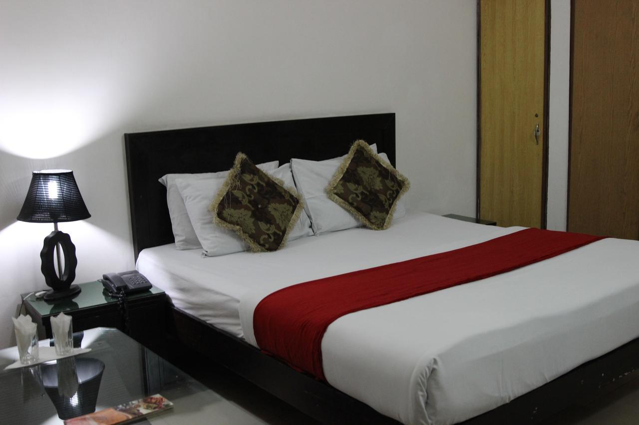 Tourist Inn Hotel ลาฮอร์ ภายนอก รูปภาพ
