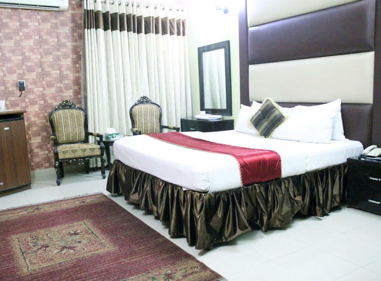 Tourist Inn Hotel ลาฮอร์ ภายนอก รูปภาพ